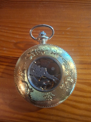 Taschenuhr goldfarben aus