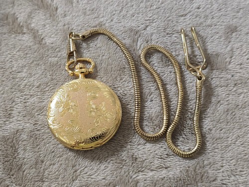 Goldfarbene taschenuhr mit - goldfarbene,